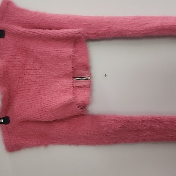 The Ragged Priest Fuzzy Cropped Off The Shoulder Sweater. - Picture 3 of 3